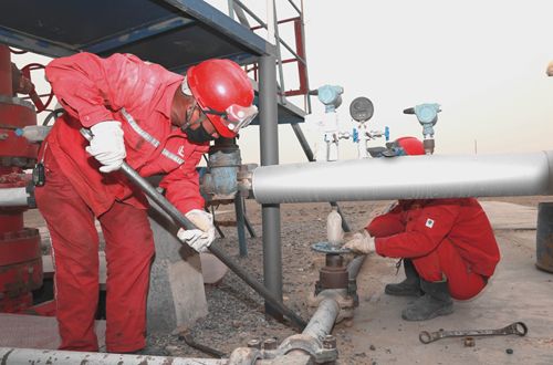 中石化員工戰高溫酷暑 奮力跑出增儲上產 加速度